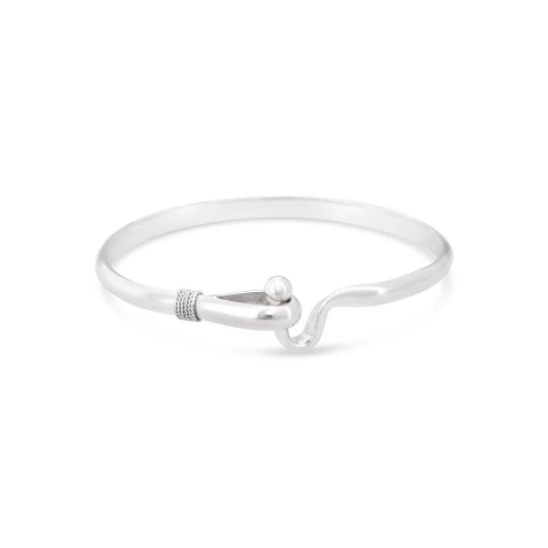 http://michaelscustomjewelers.com/cdn/shop/products/cc_tiffany_hook_silver_bracelet.png?v=1667777248