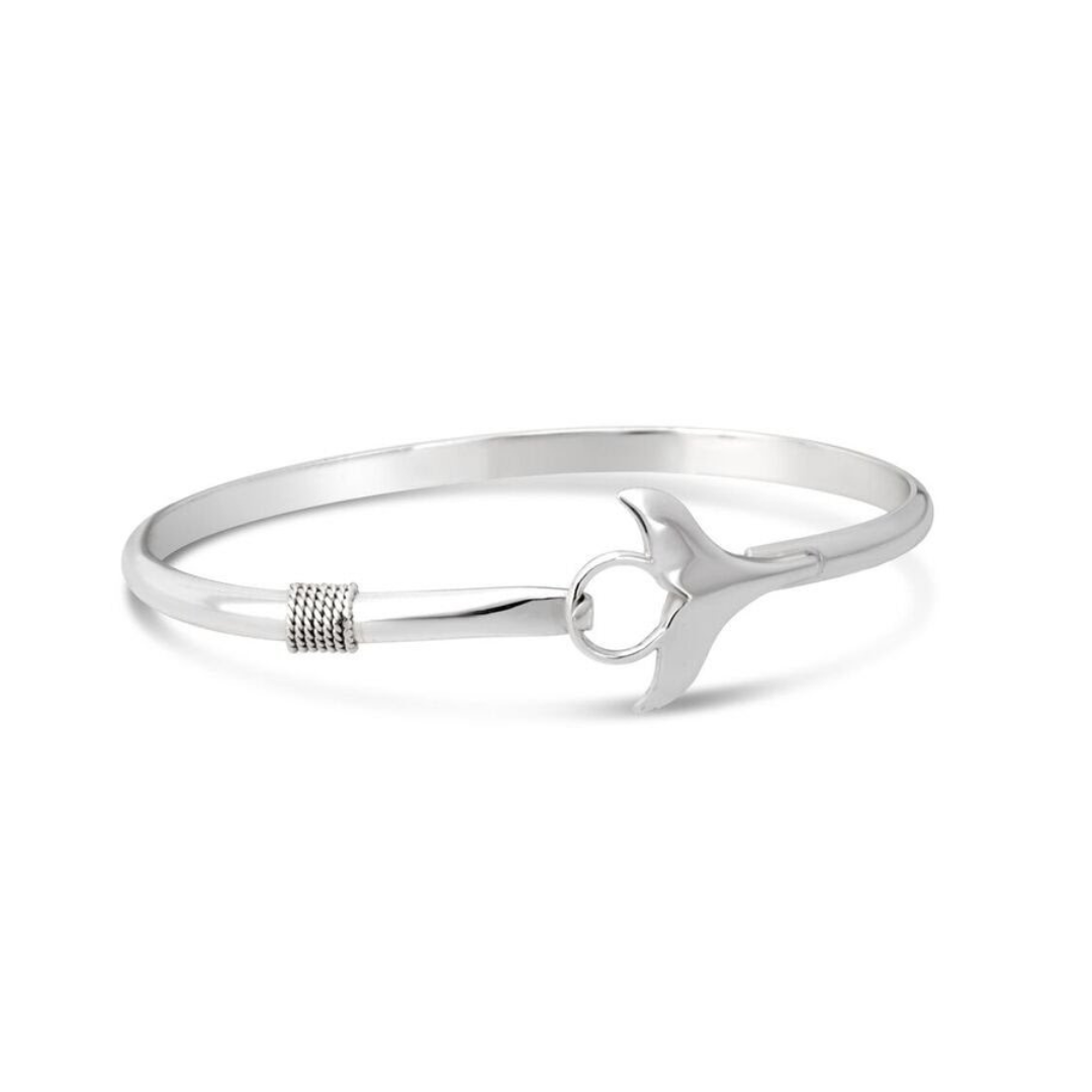 http://michaelscustomjewelers.com/cdn/shop/products/cc_whale_tail_bracelet_silver.png?v=1667786829
